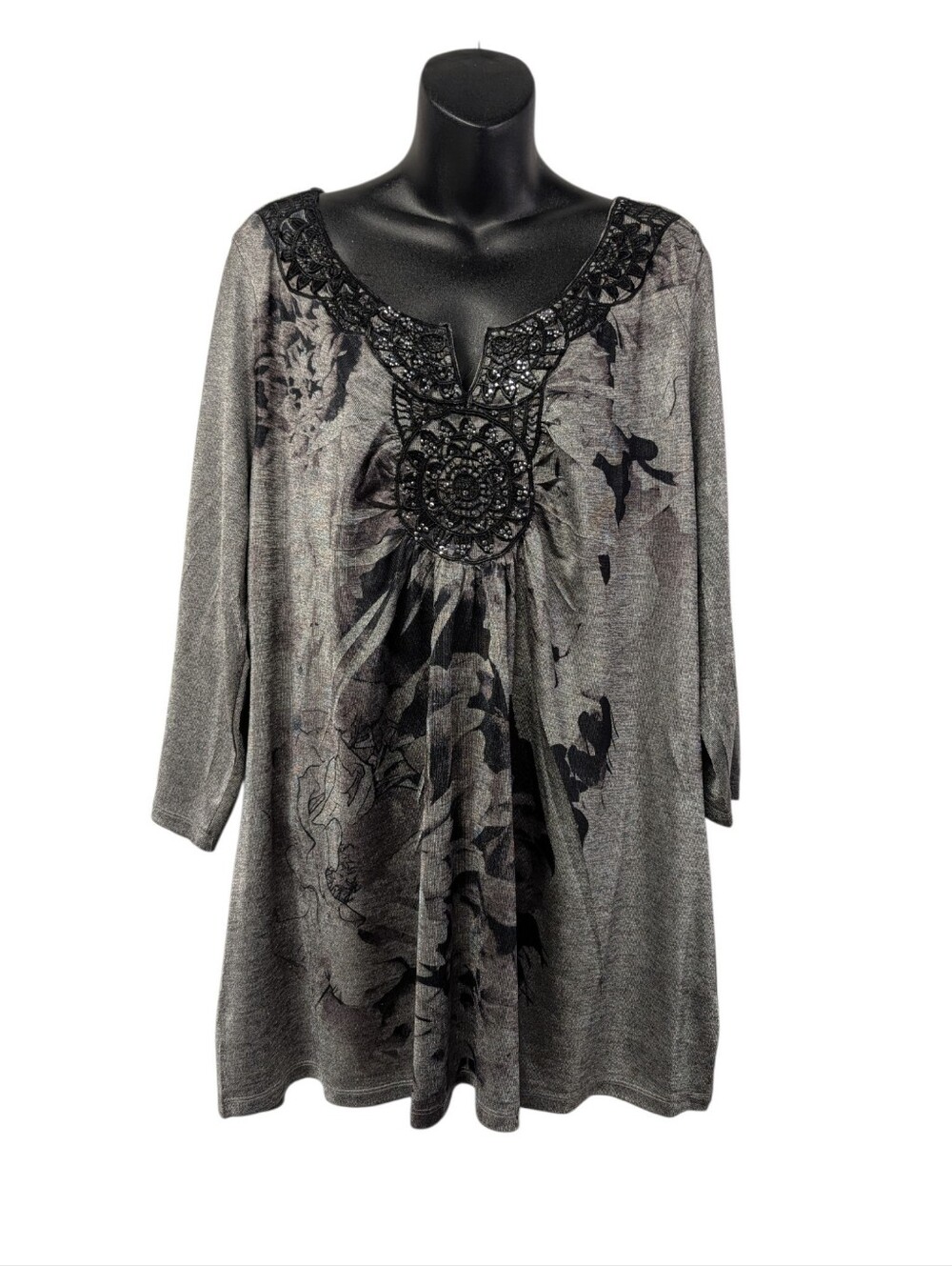 Live and Let Live Womens 2X Gray Black Floral V-Neck Tunic 3/4 Sleeve Beaded